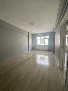 Gaziosmanpaşa Meydan'da İnci Sokakta 2+1/85m2/3. Kat Kiralık Daire