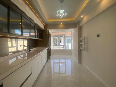 Koza Emlaktan Akşemsettin Mahalesinde Katta Lüxx Yapılı Kilerli Güney Ön Cephe 3+1 Satılık Daire