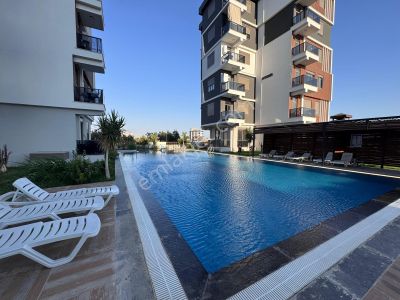 Tramvaya Yürüme Mesafesinde Havuzlu Lüks Site İçerisinde 1+1