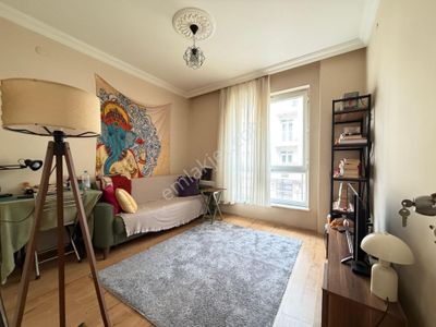 Akademi'den Hatboyu Yakını Ön Cephe Geniş Satılık 1+1