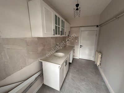 Saimekadın Mah. Cadde Üzeri 1.katta 3+1 110m²satılık Daire