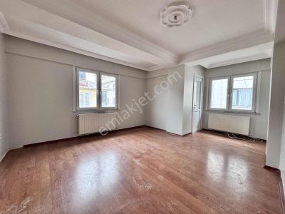 Ümraniye Çakmakta Metroya Komşu Kiralık 3+1 Ara Kat Daire