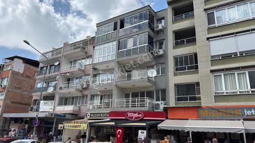 Üçyol Metro Meydanda Sıfır Tadilatlı Geniş 2+1 Satılık Daire