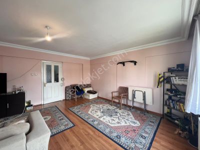 Kaçmaz'dan Bostancı Sporıum'a Yakın Geniş Bakımlı 3+1 Daire