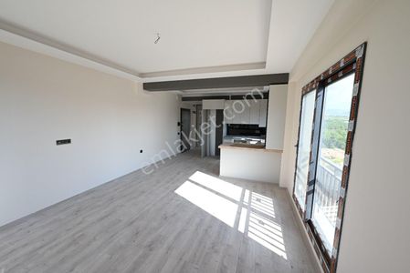 Üstünkent'ten Eski Mezitli'de Sıfır Yapıda Satılık 1+1 Daire