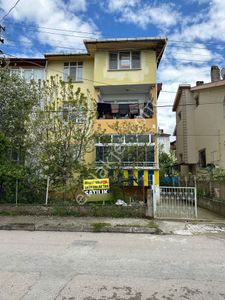 Adalet Gold Group Emlak'tan 50. Yıl Mahallesinde Satılık 2 Katlı Bahçeli Müstakil Ev Uygun Fiyata