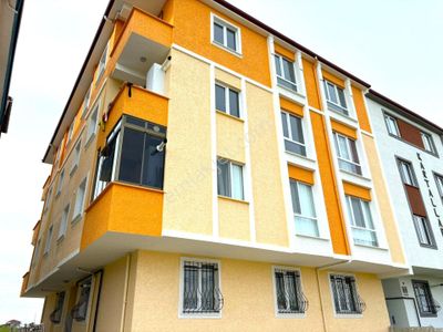 **eryıldız Emlak'tan**kapaklı Atatürk Mah.oturuma Hazır Kiralık 2+1 Yüksek Giriş