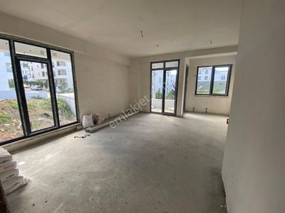 Çınarcık Harmanlar Mahallesinde Acil Satılık 5+1 Bahçeli 200 M2 Ters Dublek Daire