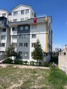 Ayyıldız Mahallesinde Asansörlü Binada Birinci Kat Yapılı Satılık 3+1 Daire