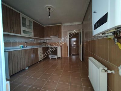 Yılmaz Gayrimenkulden Geniş Metre Kare 2 Ara Kat Cam Balkonlu Kacırılmayacak 3+1 Fırsat Dairesi