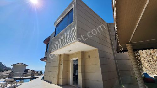 Alanya Tepede 4+1 İki Katlı Ozel Sauna 330 M2 Satılık Villa