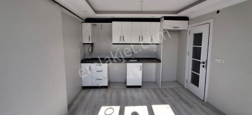 Re/max’tan Mahmutbey Cad. Satılık 1+1 Sıfır Aydınlık Ara Kat