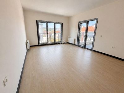 Akgedik Zeki Emlak'tan 3.etap'da 2+1 Ara Kat Kiralık Daire