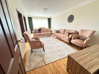 Sezgin Cadde Üzeri Yunus Emre Cad. Yakını Katta 3+1 Ön Cephe