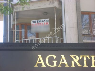 Bahçeli 2.caddede 4+1 Cift Banyolu 1.kat Ön Yan Arka Kombili