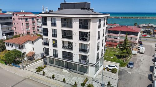 Anayola İlk Cadde Köşe Başı Geniş Cepheli Dükkan