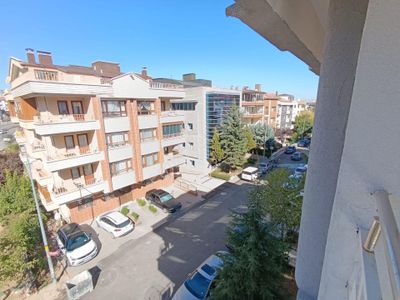Aşağı Öveçler'de Malazgirt Bulvarı Yanı 40m2 Kiralık Depo