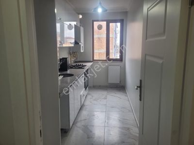 Şirinevler Mh Cadde Üzerinde Kat Mülkiyetli Krediye Uygun 2+1 3 Kat Satılık Daire