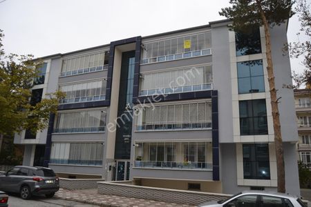Merkez'e Yakın Güvenevler Mah'de Ankastreli-mantolamalı-lüks 4+1