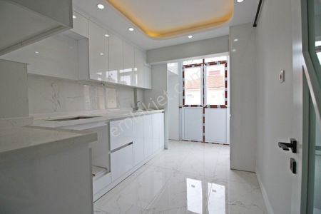 Gamze Emlak'tan Akşemsettin'de 3+1^full+full Yapılı^katta Daire!