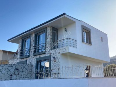 Seferihisar Doğanbeyde Satılık 2+1 Deniz Manzaralı Bahçeli Villa