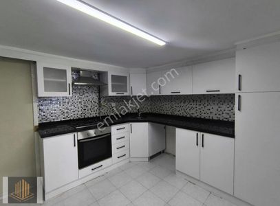 Karslılar'da Muhteşem Göl Manzaralı Havuzlu 2+1 Kiralık Daire