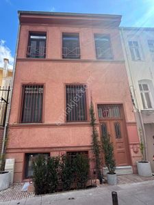 Ortaköyde Komple Bina | Yenilenmiş, Çok Amaçlı Kullanıma Uygun