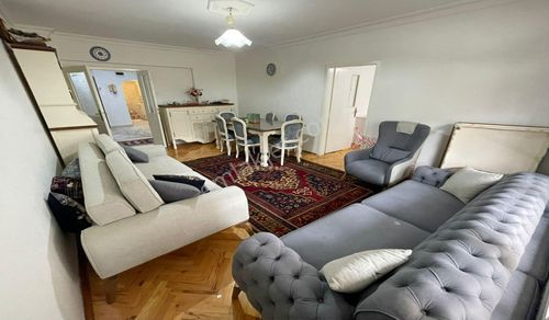 19 Mayısda Cadde Üzerinde 1.katta 3+1 Altı Daire Kelepir