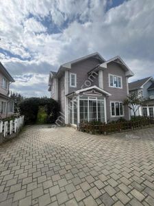 Silivri Marsu Parkta Site İçi Güvenlikli, Bahçeli Lüks Villa