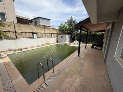 Antalya Kadriye'de Özel Havuzlu 4+1 Kiralık Eşyalı Triplex Villa