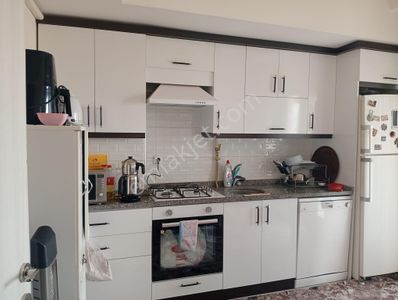 Salihli Berkay Emlaktan Şehir Merkezinde Satılık 2+1 Doğalgaz Isıtmalı Daire