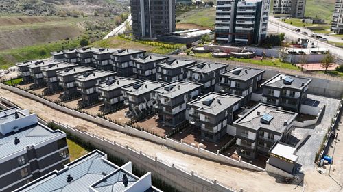 Saka Villa Sitesinde Satılık 6+2 Villa