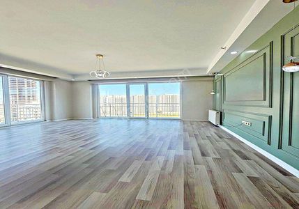 Tam Donanımlı Site İçi Ebeveyn Banyolu 3+1 Metrobüse 10dk Mesafe