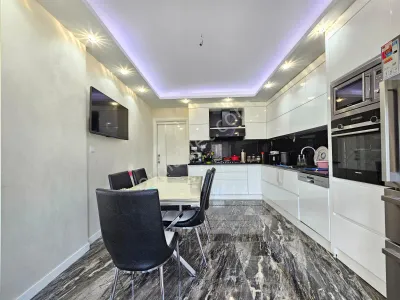 Denizli Adalet Mahallesinde E.banyolu Adliyeye Yakın 3+1 200 M2 Ara Kat Daire