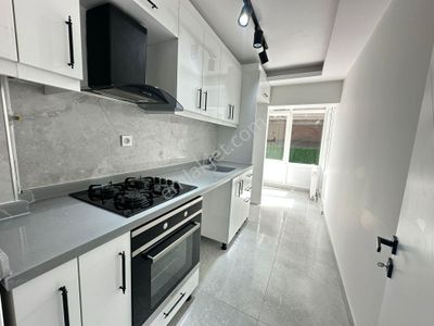 Yunus Emre Cad. 2 Bina Danışment Yakını 2+1 Full Yapılı