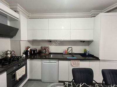 Recep Ümit'ten Kumlubel'de Sıhhıye Tramvay Durağının Yakında Satılık 2+1 Ara Kat Daire