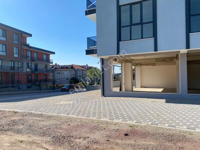 Kurumsal Firmaya Cadde Üzeri Net 302 M2 Kiralık Dükkan
