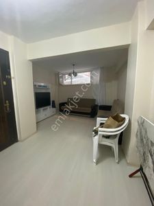 Fatih Şehremi Mahallesinde 1+1/80m2/deniz Abdal Çeşmesi Sokakta/ Bahçe Katı Satılık Daire