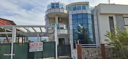 Sahil Sitelerinde 4 Katlı Özel Havuzlu Otoparklı Harıka Konumda Malikhane!!