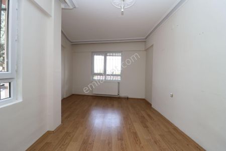 Akif'ten Elvankent Topçu'da 3+1 Yüksek Giriş Kiralık Daire
