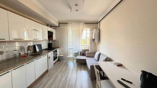 Zeki Emlak'tan Manisa Muradiye Mahallesinde Cadde Üstü 1+1 Eşyalı Kiralık Daire