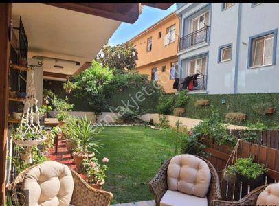 Üsküdar Salacak'ta Y.giriş Müstakil Bahçeli K.otoparklı Satılık