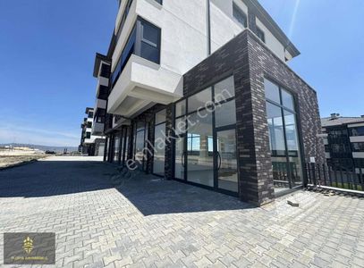 Bulvar Üzeri Potansiyeli Yüksek Avlulu İş Yerleri