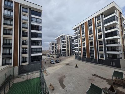 Emlak Dünyası Gym'den Yıldız Kent Bölgesinde Kiralık 4+1 Daire