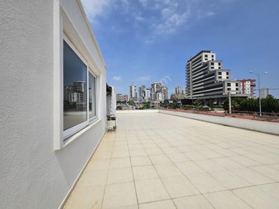 Mersin Yenişehir Çiftlikköyde Satılık 2+1 Ofis