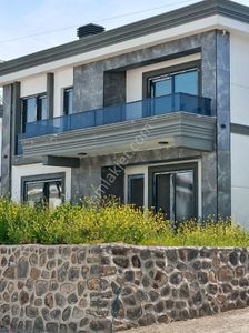 Doktorlar Sitesinde Satılık Büyük Tip Lüks Villa