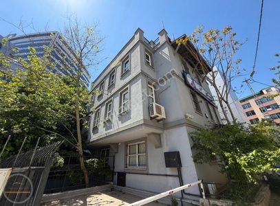 Bostancı Sanayi Sitesi Yakını 6 Katlı 621m2 Komple Satılık İş Ye