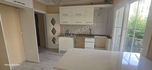 Menderes Mithatpaşada 2+1 Açık Mutfak Daire Kiralıktır