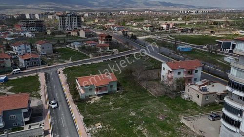 Emin Emlaktan 8 Kat İmar Avantajlı,villa Bölgesinde Müstakil Ev