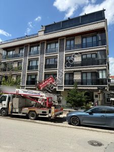 Emek Veli Necdet Arığ Caddesi Üzerinde Bahçe Katı 2+1 3 Yıllık Binada Satılık Daire